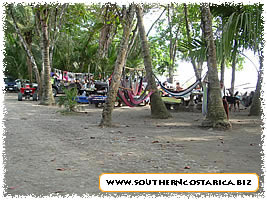 Dominical beach shops